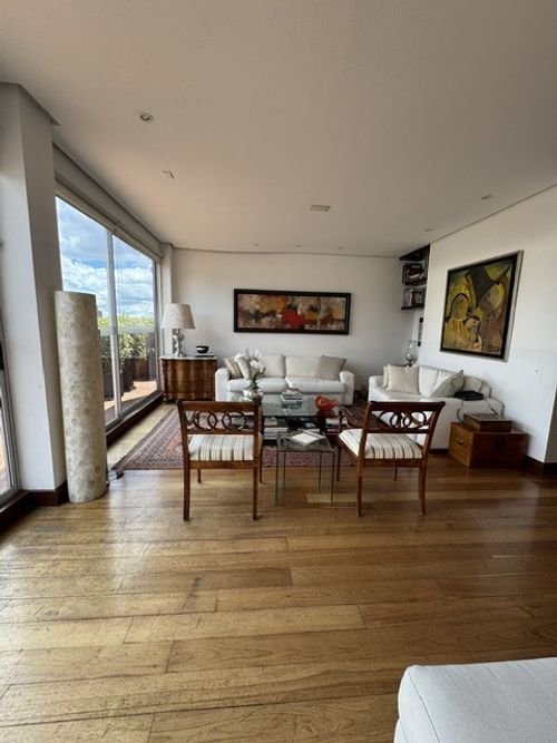 Apartamento de 3 alcobas en venta en Los Rosales, Bogotá, 345 m² · foto 3 de 24