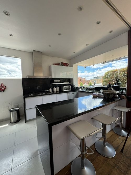Apartamento de 3 alcobas en venta en Los Rosales, Bogotá, 345 m² · foto 6 de 24