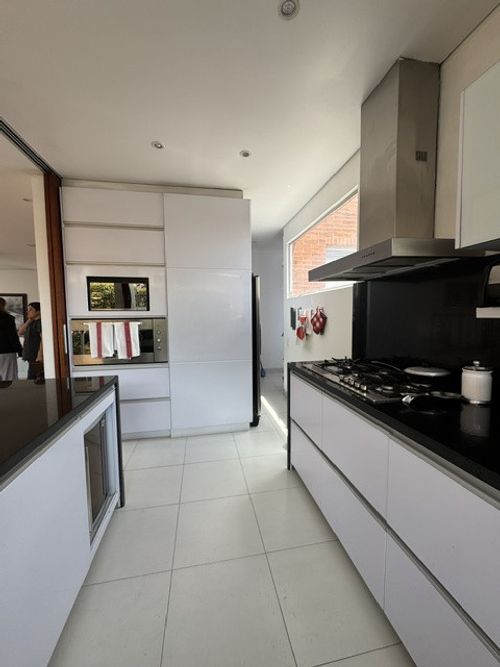 Apartamento de 3 alcobas en venta en Los Rosales, Bogotá, 345 m² · foto 8 de 24