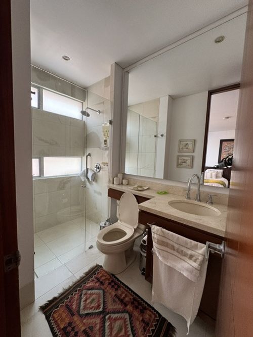 Apartamento de 3 alcobas en venta en Los Rosales, Bogotá, 345 m² · foto 22 de 24