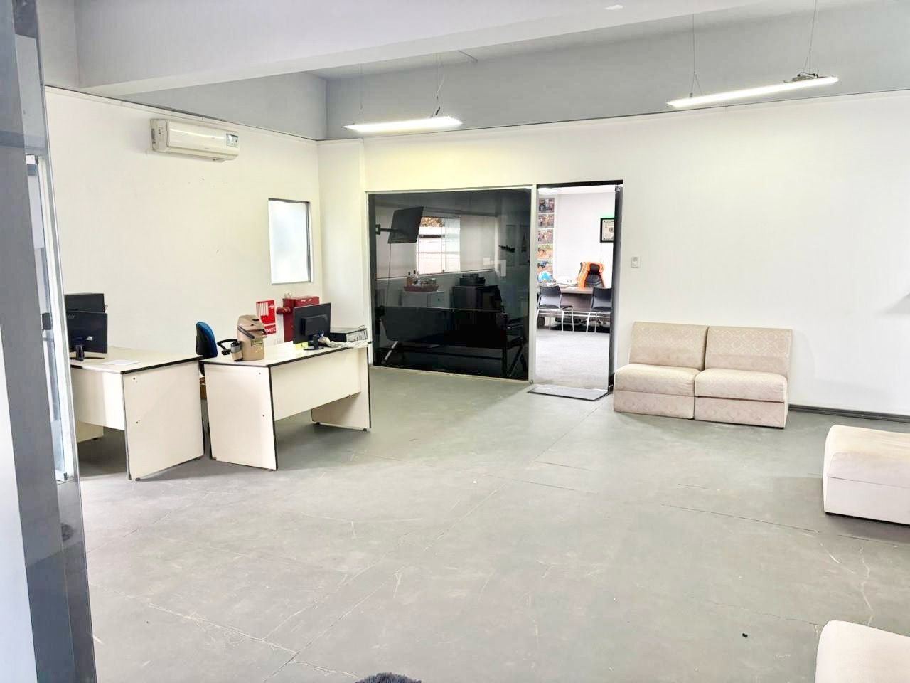 En Alquiler Amplia Oficina Corporativa en Complejo Logistico en Barrio Trinidad A514 — foto 2