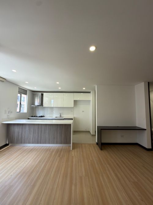 Apartamento de 3 alcobas en venta en Santa Barbara Oriental, Bogotá, 114 m² · foto 2 de 19