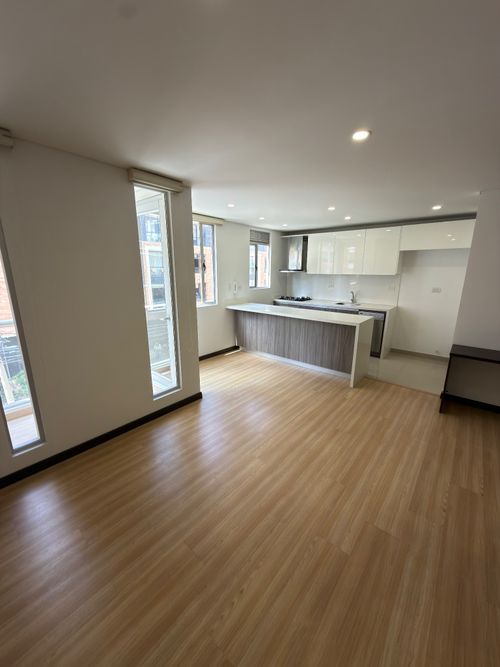 Apartamento de 3 alcobas en venta en Santa Barbara Oriental, Bogotá, 114 m² · foto 3 de 19
