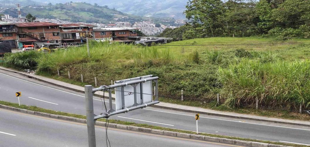 Lote en venta en Avenida Santander, Manizales · foto 3 de 19
