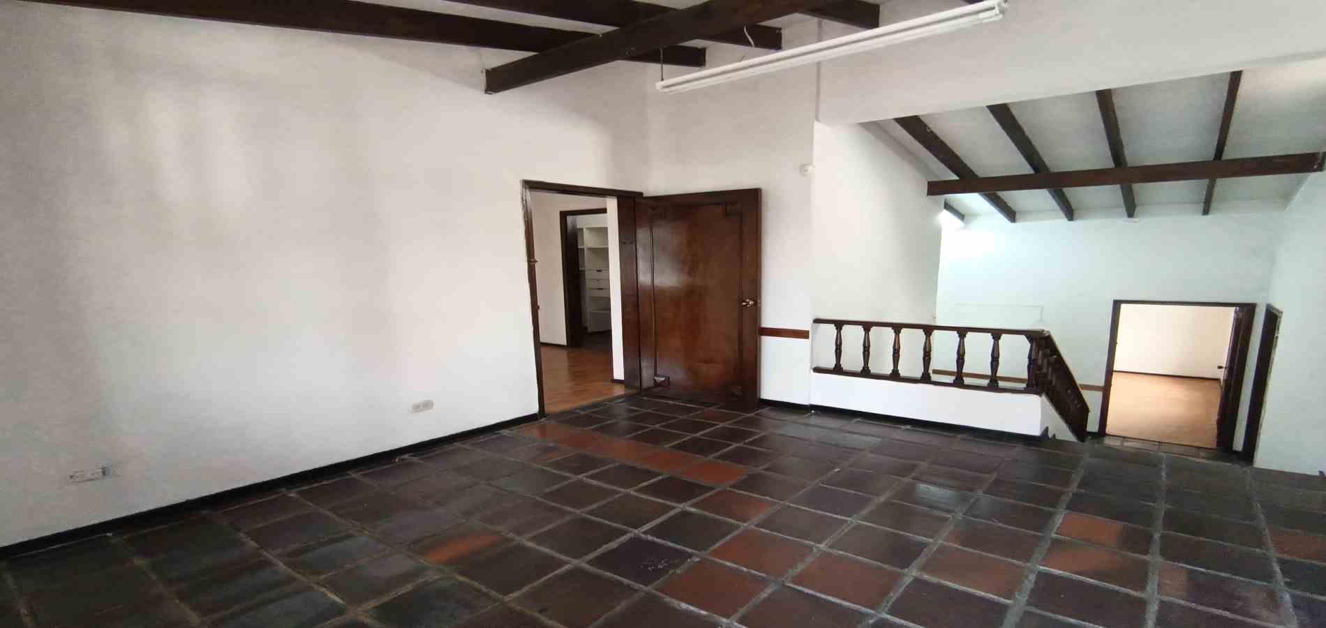 Casa en arriendo en Los Laureles, Manizales · foto 2 de 24