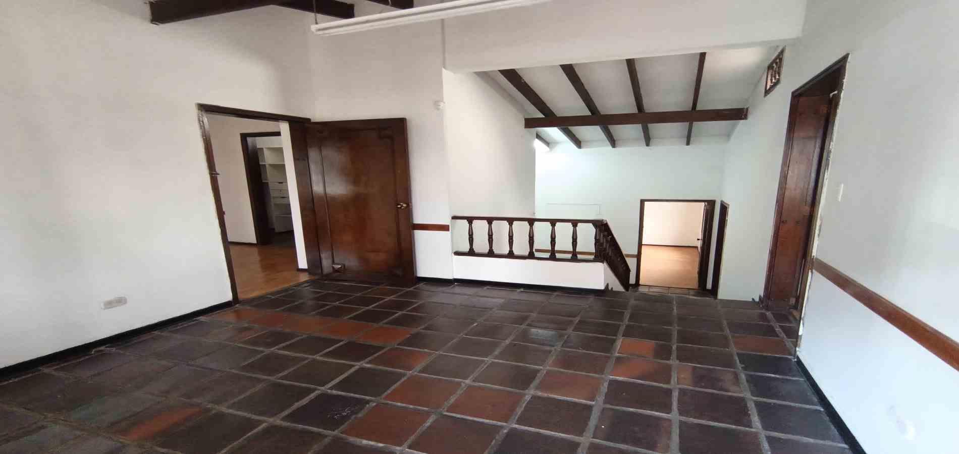 Casa en arriendo en Los Laureles, Manizales · foto 3 de 24