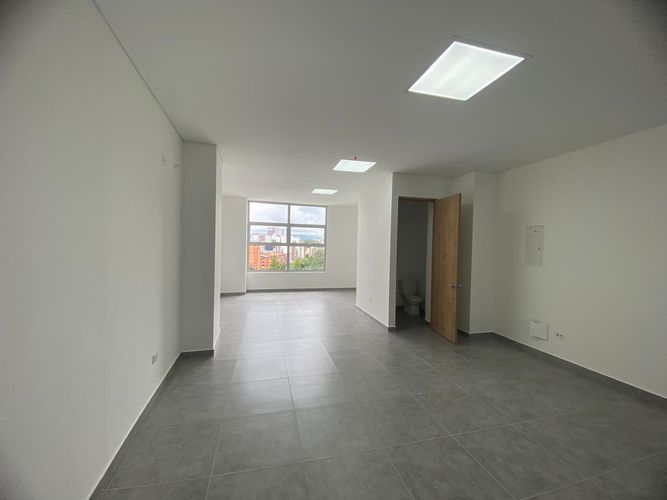 Consultorio en venta en Alcazar, Armenia, 46 m² · foto 3 de 7
