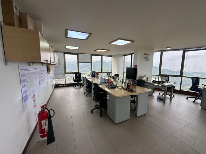 Oficina en arriendo en Avenida Alberto Mendoza, Manizales, 120 m² · foto 7 de 11