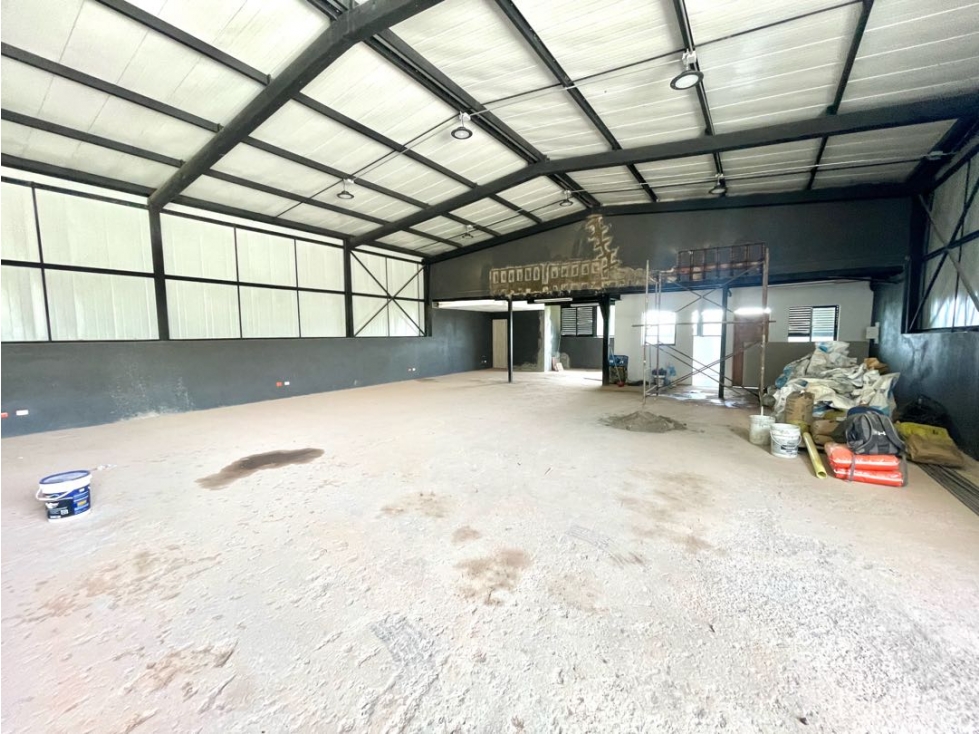 3BR Warehouse in Mampuesto (250 m²) for Sale