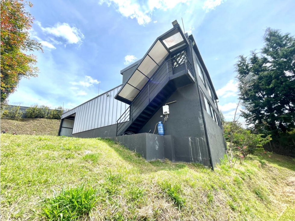 3BR Warehouse in Mampuesto (250 m²) for Sale - 3