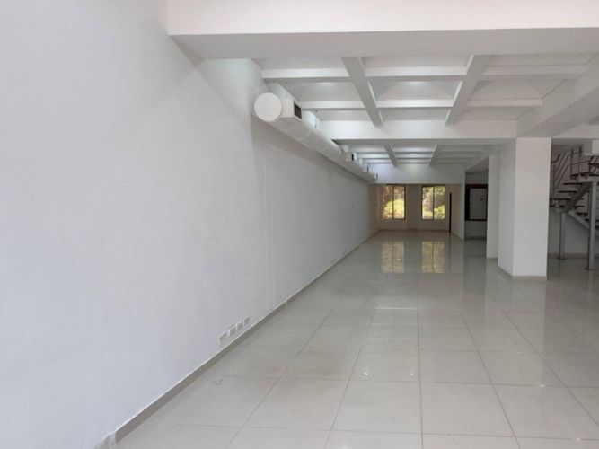 Local en arriendo en El Poblado, Medellín, 260 m² · foto 2 de 16