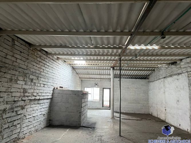 Casa en venta en Colasania, Medellín, 300 m² · foto 2 de 15