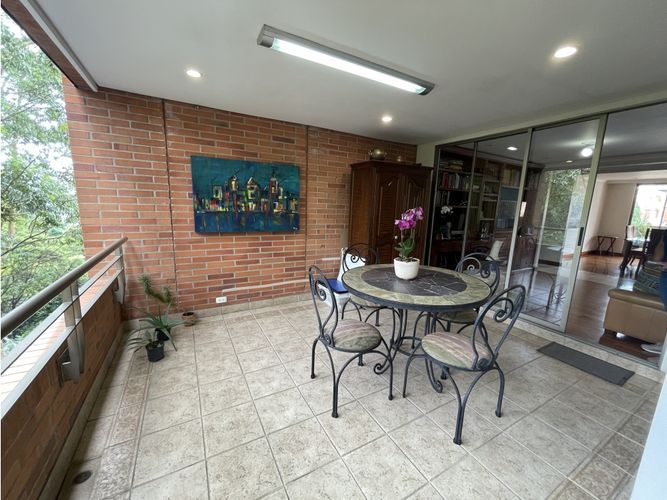 Apartamento de 4 alcobas en venta en El Tesoro, Medellín, 240 m² · foto 8 de 24