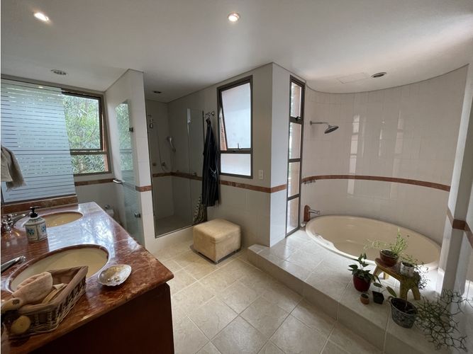 Apartamento de 4 alcobas en venta en El Tesoro, Medellín, 240 m² · foto 11 de 24