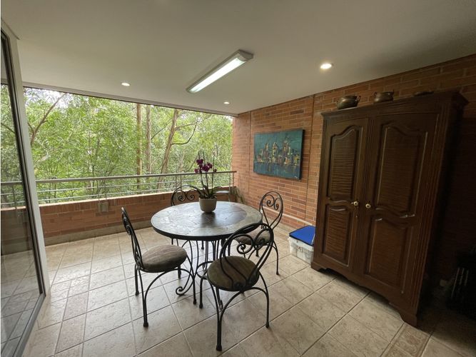 Apartamento de 4 alcobas en venta en El Tesoro, Medellín, 240 m² · foto 12 de 24