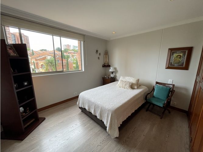 Apartamento de 4 alcobas en venta en El Tesoro, Medellín, 240 m² · foto 13 de 24