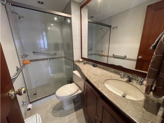 Apartamento de 4 alcobas en venta en El Tesoro, Medellín, 240 m² · foto 17 de 24