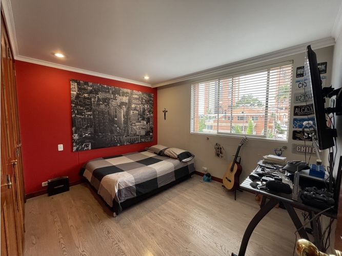 Apartamento de 4 alcobas en venta en El Tesoro, Medellín, 240 m² · foto 18 de 24