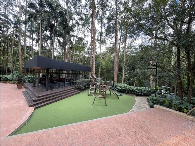 Apartamento de 4 alcobas en venta en El Tesoro, Medellín, 240 m² · foto 22 de 24