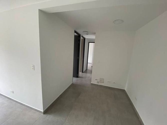Apartamento de 3 alcobas en venta en Bellavista, Bello, 65 m² · foto 2 de 10