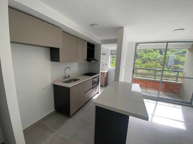 Apartamento de 3 alcobas en venta en Bellavista, Bello, 65 m² · foto 3 de 10