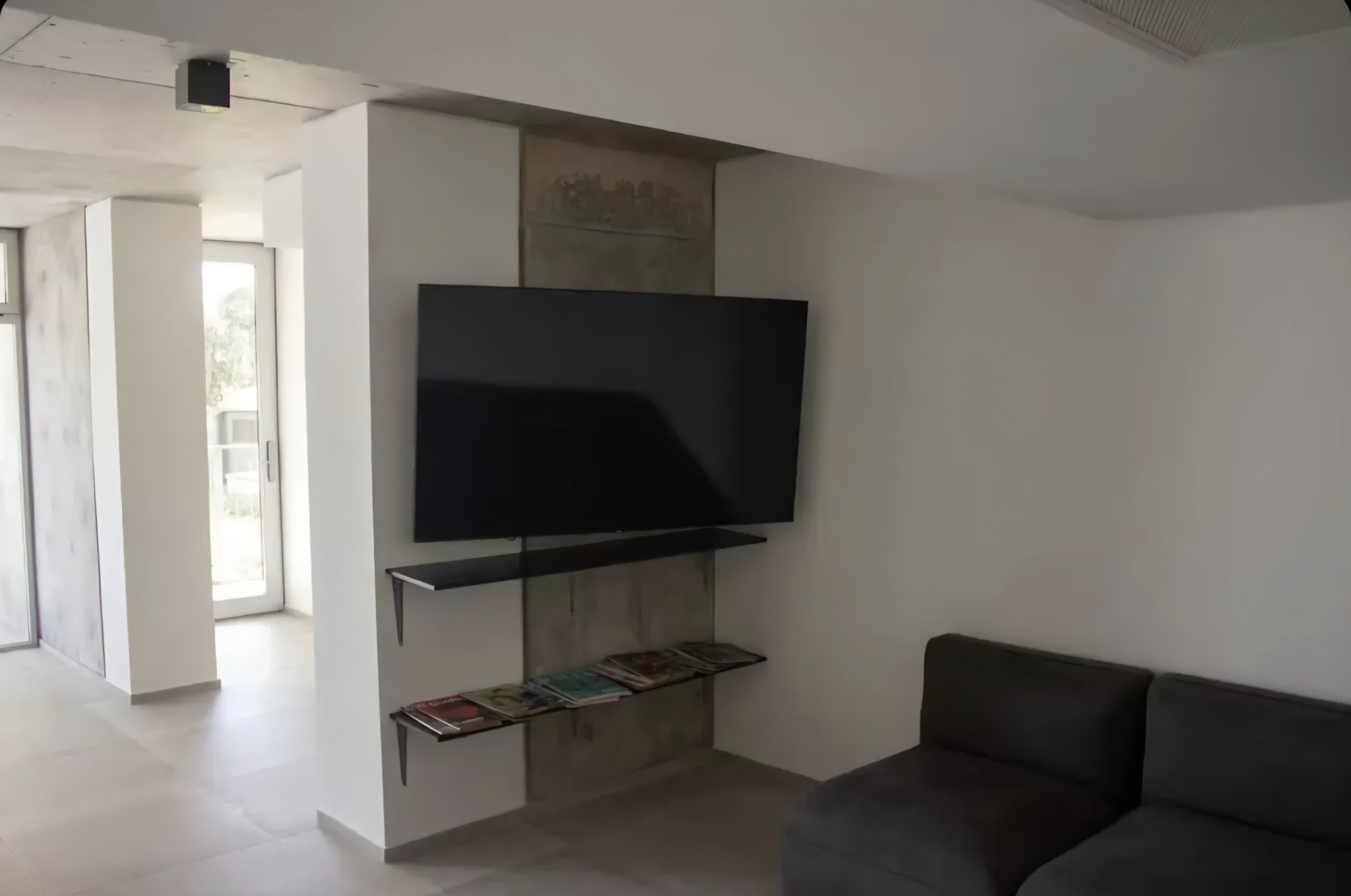 Exclusivo apartamento de 2 dormitorios, completamente amueblado y equipado, con garage y baulera, ubicado en el prestigioso Distrito M, en la estratégica intersección de Colombes y Avenida Italia. · Foto 4