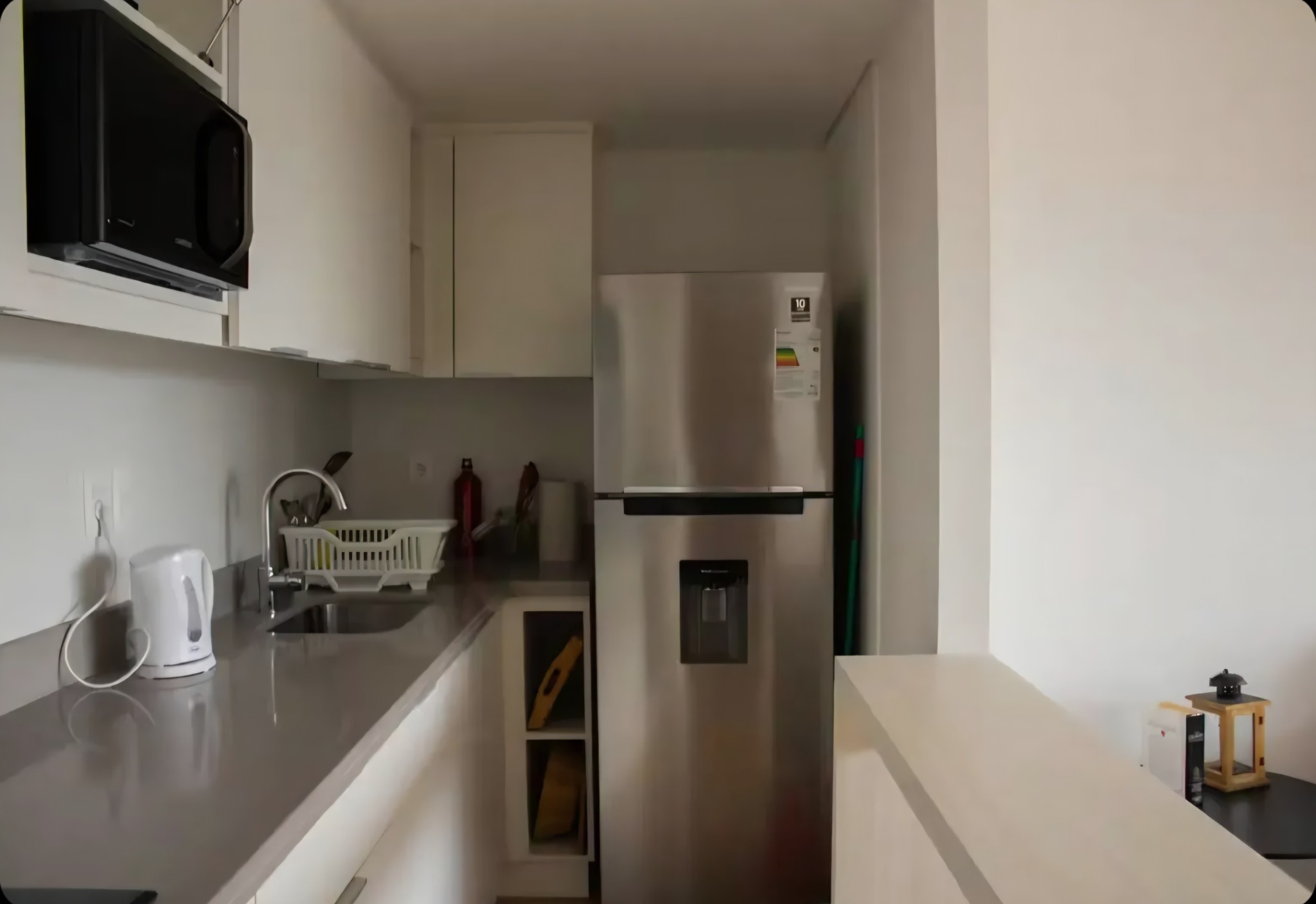 Exclusivo apartamento de 2 dormitorios, completamente amueblado y equipado, con garage y baulera, ubicado en el prestigioso Distrito M, en la estratégica intersección de Colombes y Avenida Italia. · Foto 6