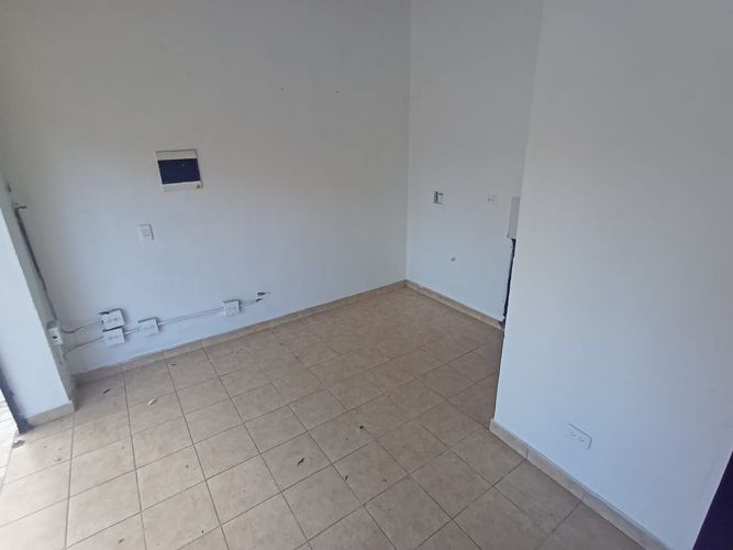 Local en arriendo en La Castellana, Medellín, 18 m² · foto 3 de 9