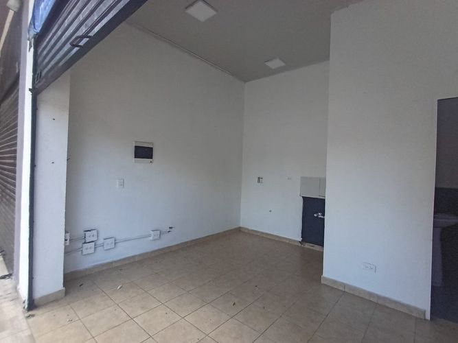 Local en arriendo en La Castellana, Medellín, 18 m² · foto 4 de 9