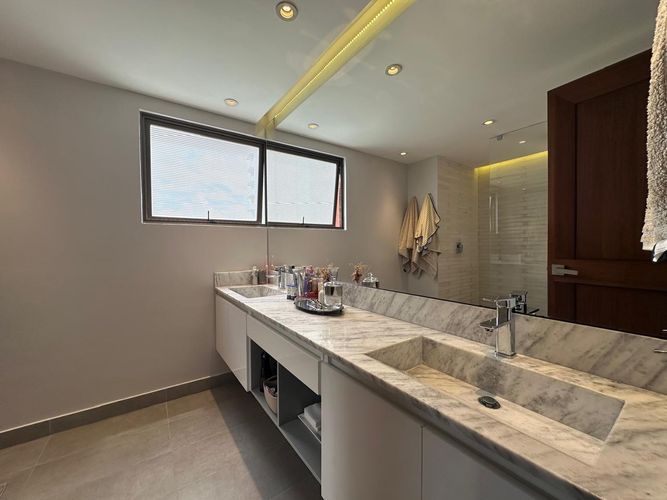 Apartamento de 3 alcobas en arriendo en El Poblado, Medellín, 212 m² · foto 17 de 18