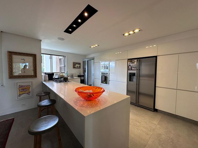 Apartamento de 3 alcobas en arriendo en El Poblado, Medellín, 212 m² · foto 9 de 18