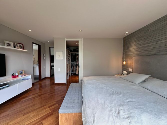 Apartamento de 3 alcobas en arriendo en El Poblado, Medellín, 212 m² · foto 10 de 18