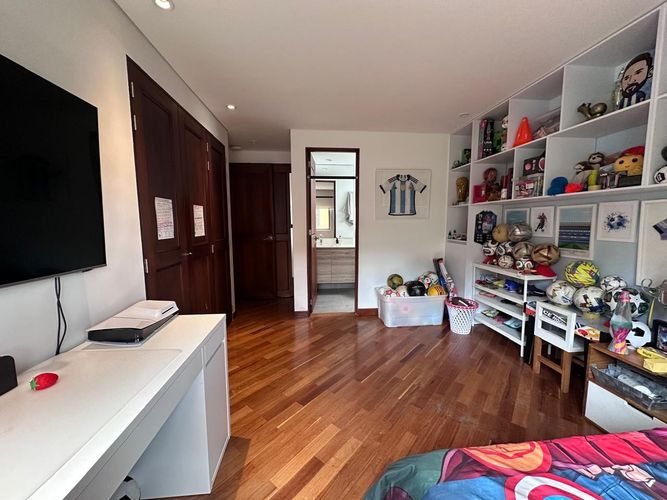 Apartamento de 3 alcobas en arriendo en El Poblado, Medellín, 212 m² · foto 12 de 18