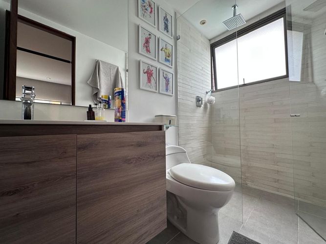 Apartamento de 3 alcobas en arriendo en El Poblado, Medellín, 212 m² · foto 18 de 18