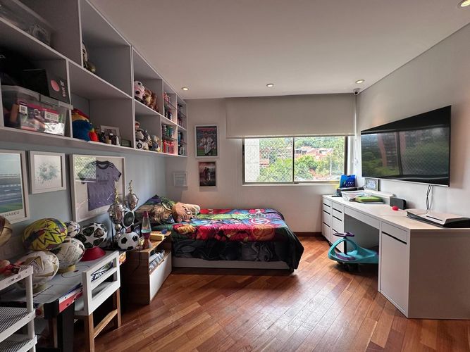 Apartamento de 3 alcobas en arriendo en El Poblado, Medellín, 212 m² · foto 15 de 18