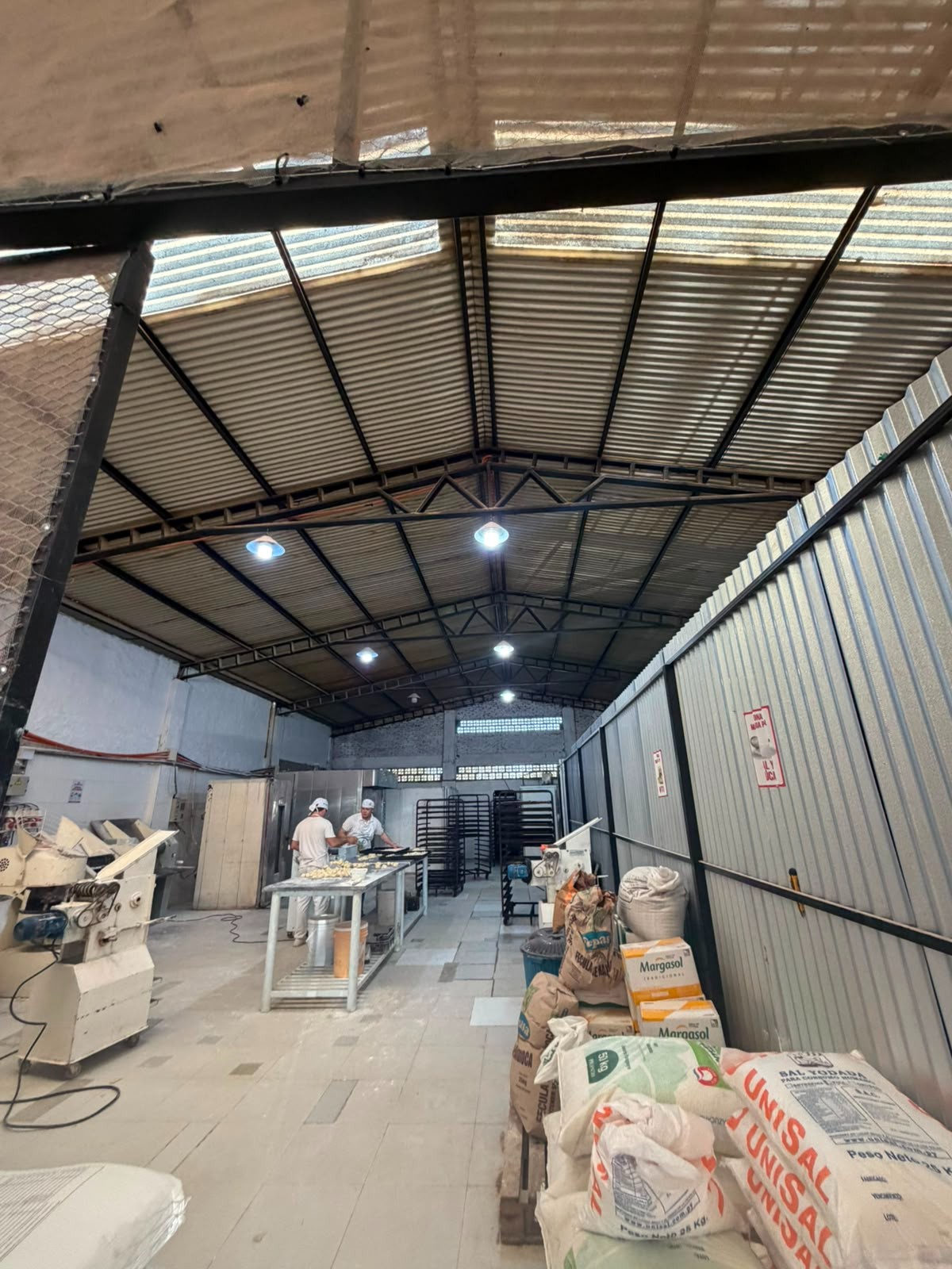 Vendo Tinglado Industrial Funcional en Limpio, Paraguay - Ideal para Almacenamiento y Producción — foto 3