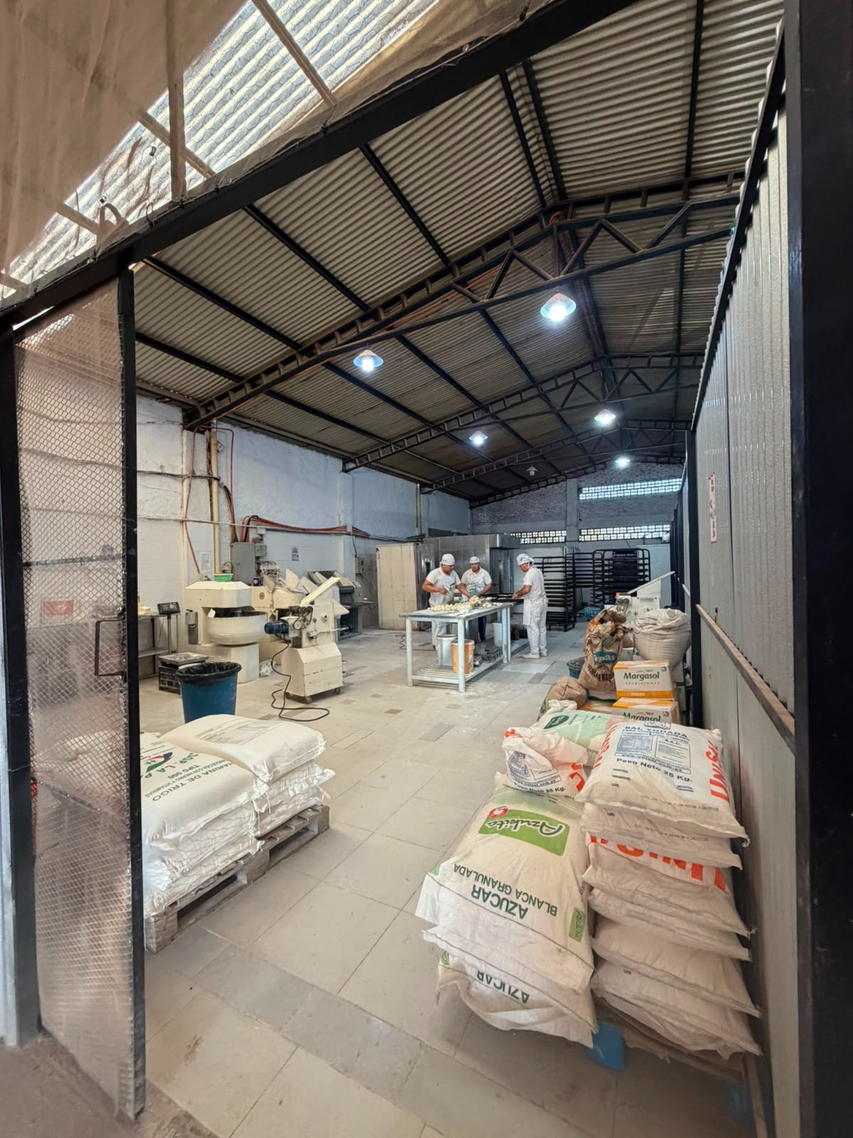 Vendo Tinglado Industrial Funcional en Limpio, Paraguay - Ideal para Almacenamiento y Producción — foto 2