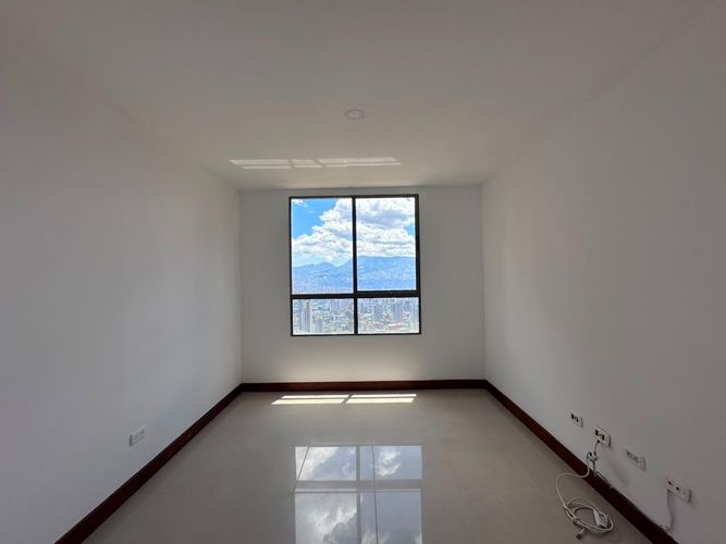 Apartamento de 3 alcobas en arriendo en El Poblado, Medellín, 210 m² · foto 8 de 12