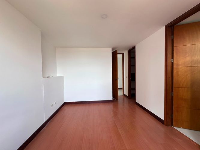 Apartamento de 3 alcobas en arriendo en El Poblado, Medellín, 210 m² · foto 5 de 12