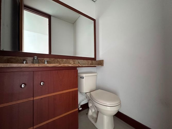 Apartamento de 3 alcobas en arriendo en El Poblado, Medellín, 210 m² · foto 11 de 12
