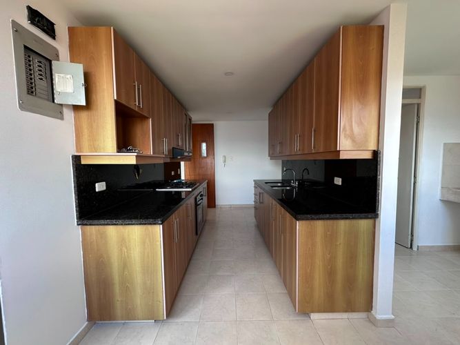Apartamento de 3 alcobas en arriendo en El Poblado, Medellín, 210 m² · foto 4 de 12