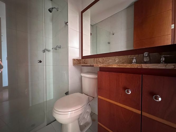Apartamento de 3 alcobas en arriendo en El Poblado, Medellín, 210 m² · foto 10 de 12