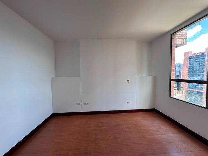Apartamento de 3 alcobas en arriendo en El Poblado, Medellín, 210 m² · foto 6 de 12