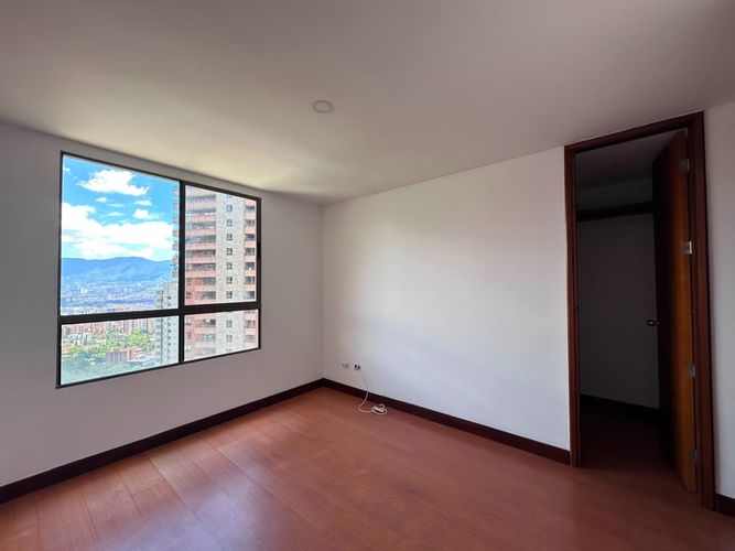 Apartamento de 3 alcobas en arriendo en El Poblado, Medellín, 210 m² · foto 7 de 12