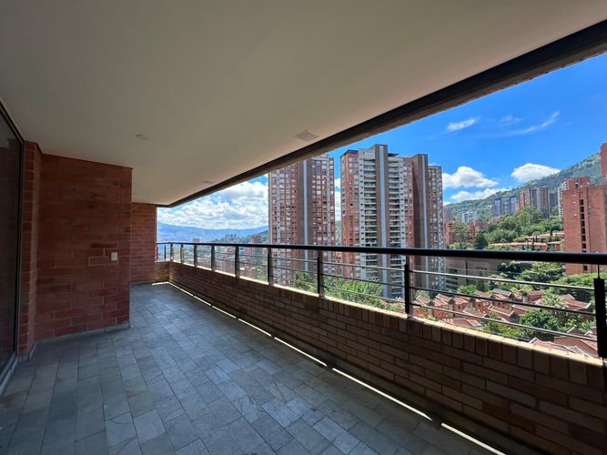 Apartamento de 3 alcobas en arriendo en El Poblado, Medellín, 210 m² · foto 12 de 12