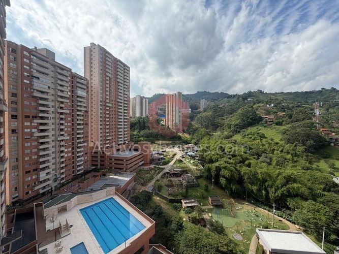 Apartamento de 3 alcobas en venta en Las Lomitas, Sabaneta, 62 m² · foto 2 de 24