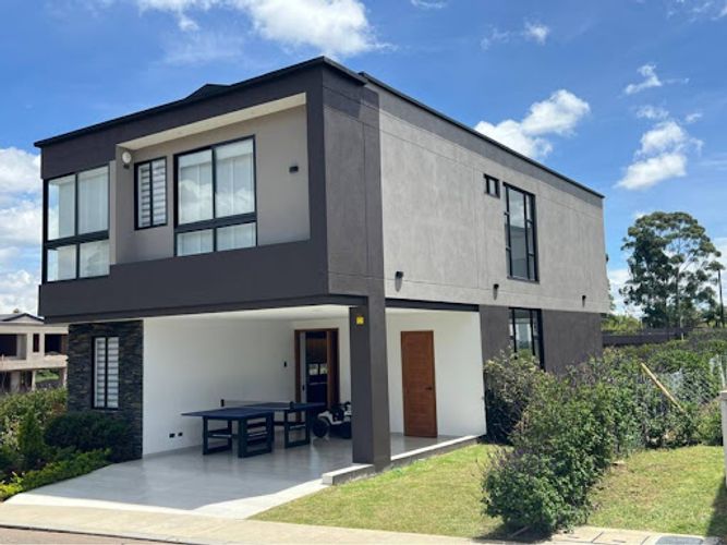 Casa de 4 alcobas en venta en Llano Grande, Rionegro, 200 m² · foto 2 de 24