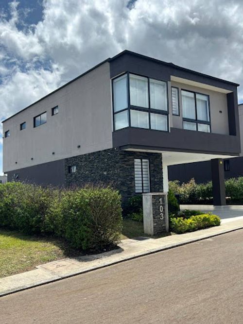 Casa de 4 alcobas en venta en Llano Grande, Rionegro, 200 m² · foto 4 de 24