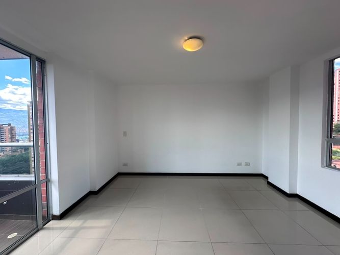 Apartamento de 4 alcobas en arriendo en El Poblado, Medellín, 130 m² · foto 15 de 19