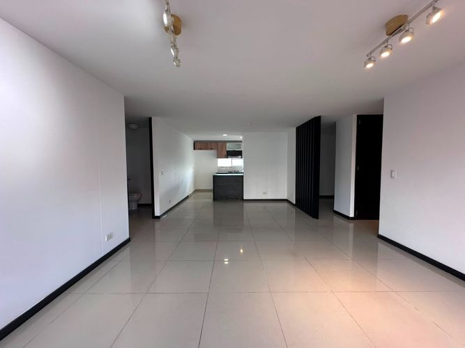 Apartamento de 4 alcobas en arriendo en El Poblado, Medellín, 130 m² · foto 7 de 19